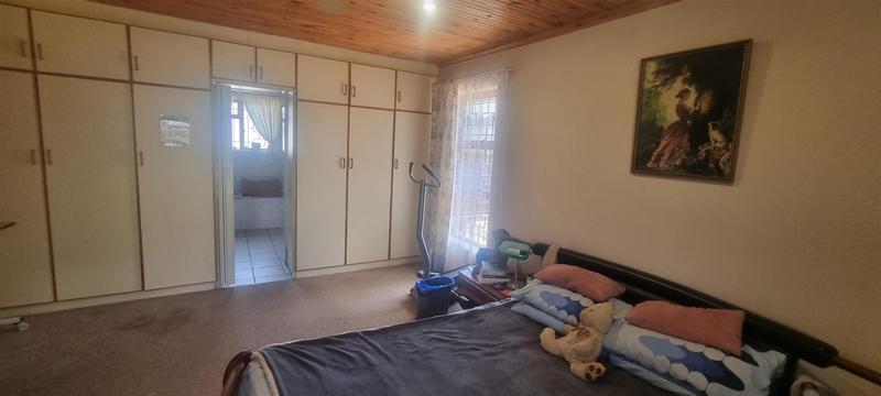 4 Bedroom Property for Sale in Fraaiuitsig Western Cape